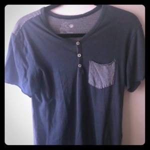 Men’s v-neck top